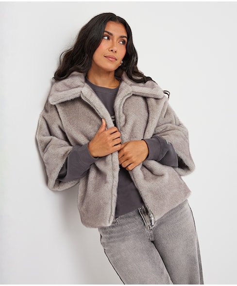 37500 | Poncho fake fur