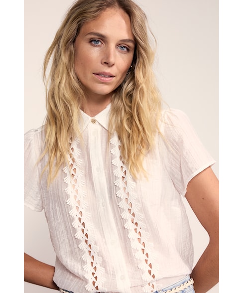 c19-20-301 | Bloes lace tapes