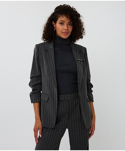10516 | Vest Stripe studs