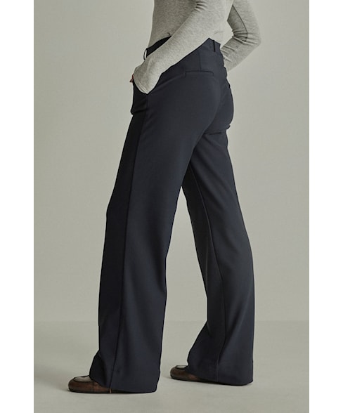 220206 | Broek Mira