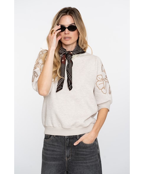 52592-24 | Sweater embroidery